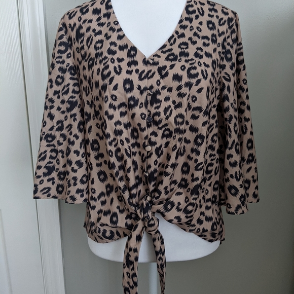 Leopard print tie-front buttoned top - Picture 1 of 7